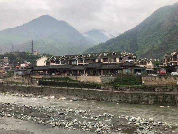 深圳婚姻家事律師分析離婚時把房產過戶給子女的情況，我們該如何下手
