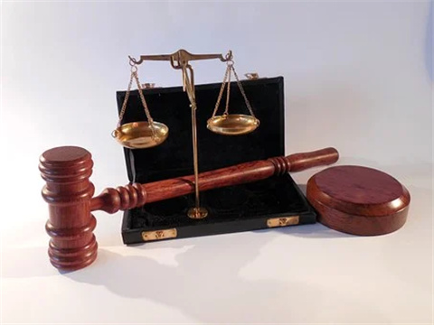 深圳婚姻律師談媽媽起訴爸爸:孩子跟誰(shuí)的姓氏